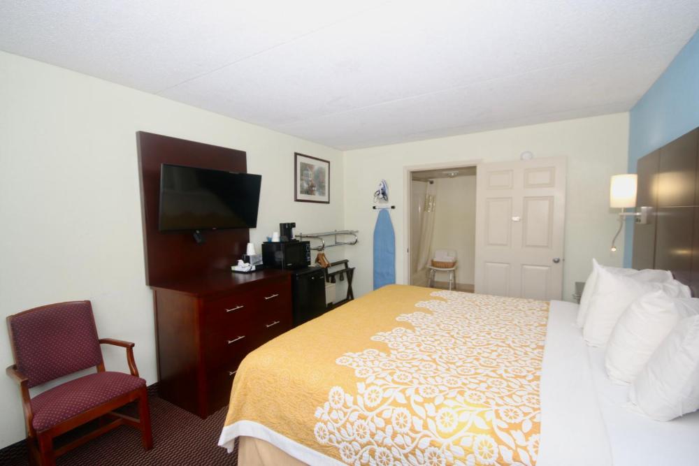 King Room - Non-Smoking interior